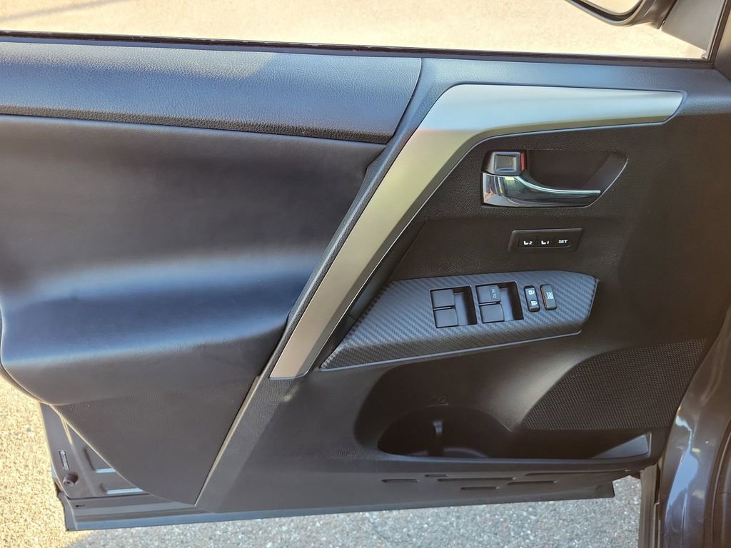 Used 2013 Toyota RAV4 Limited FWD image 22