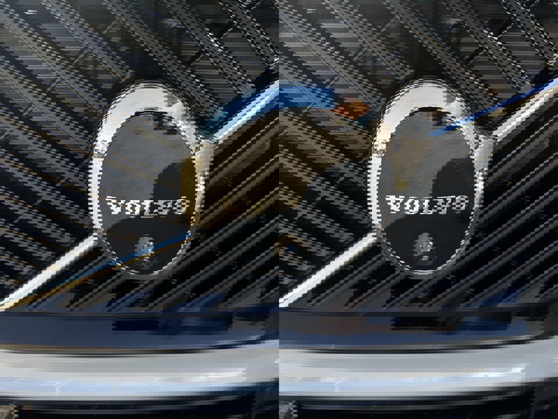 New 2026 Volvo XC60 T8 Plus w/ Protection Package Premier image 31