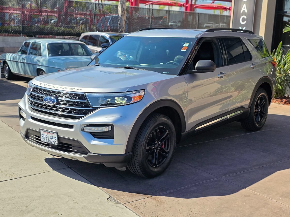 Used 2020 Ford Explorer XLT w/ Equipment Group 202A AWD/4WD image 5