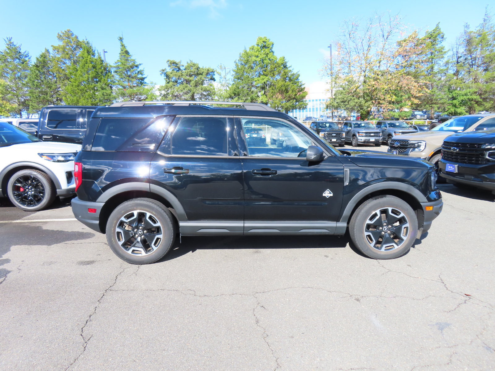 Used 2021 Ford Bronco Sport Outer Banks w/ Outer Banks Package (96D) AWD/4WD image 2