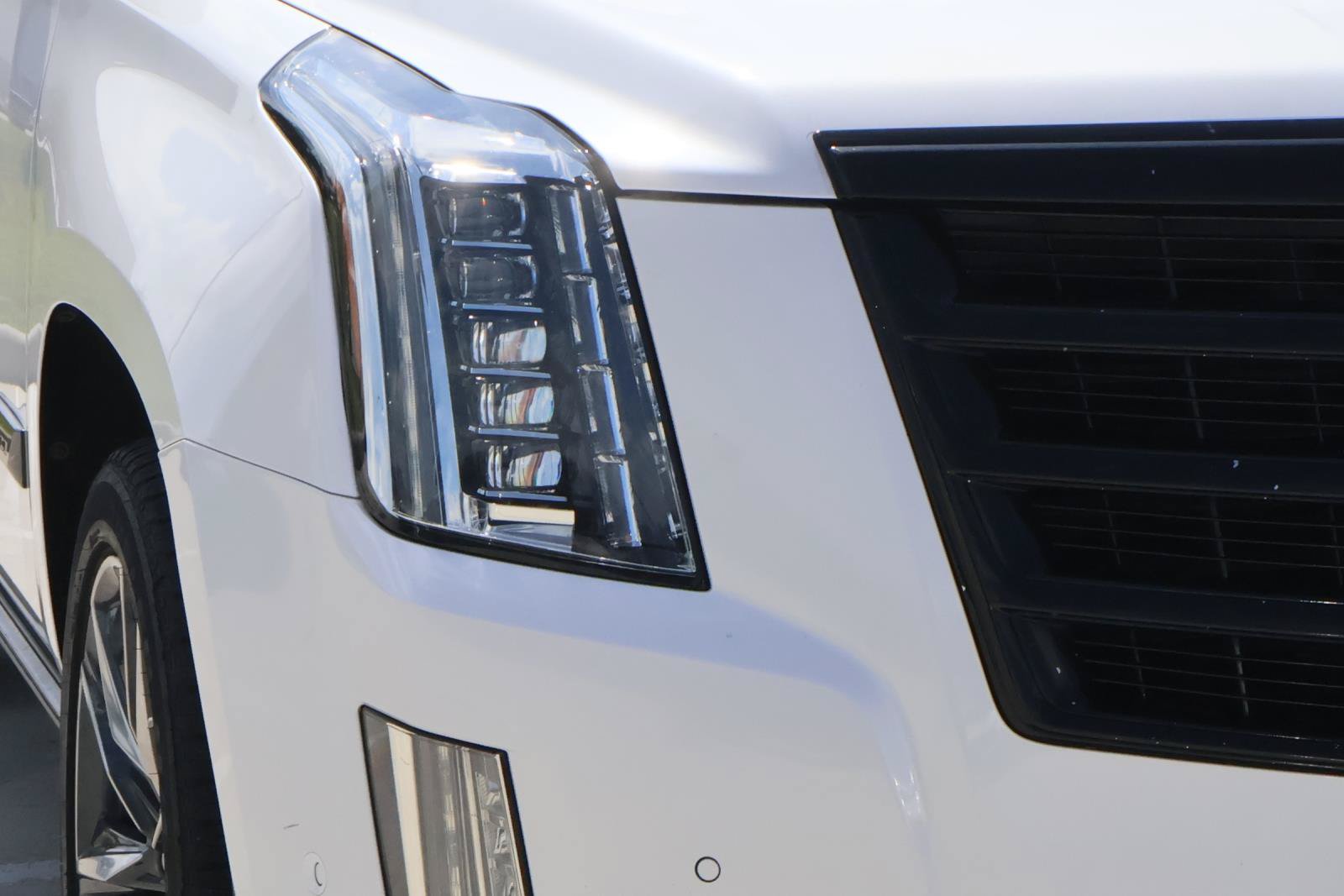 Used 2020 Cadillac Escalade ESV Premium Luxury RWD image 9
