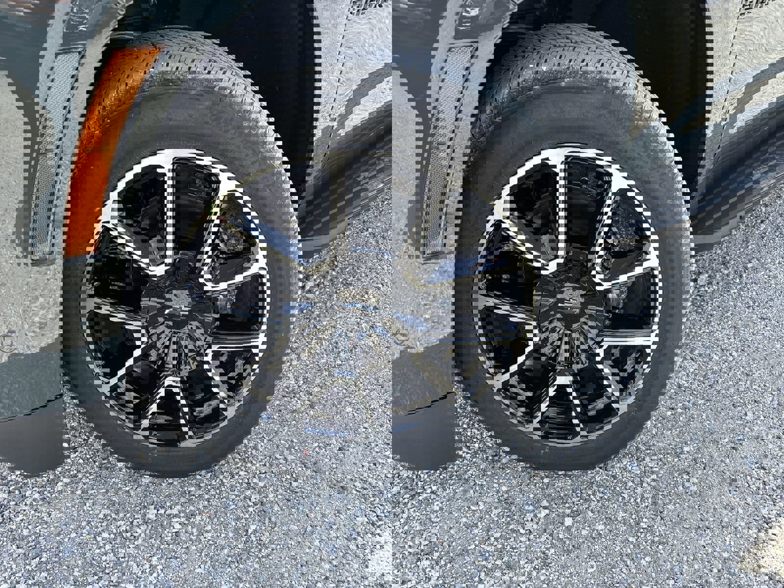 New 2026 Chevrolet Suburban RST image 15