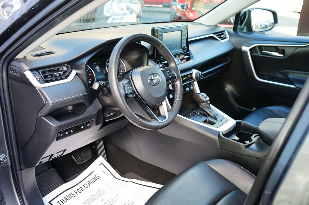 Used 2021 Toyota RAV4 XLE Premium image 10