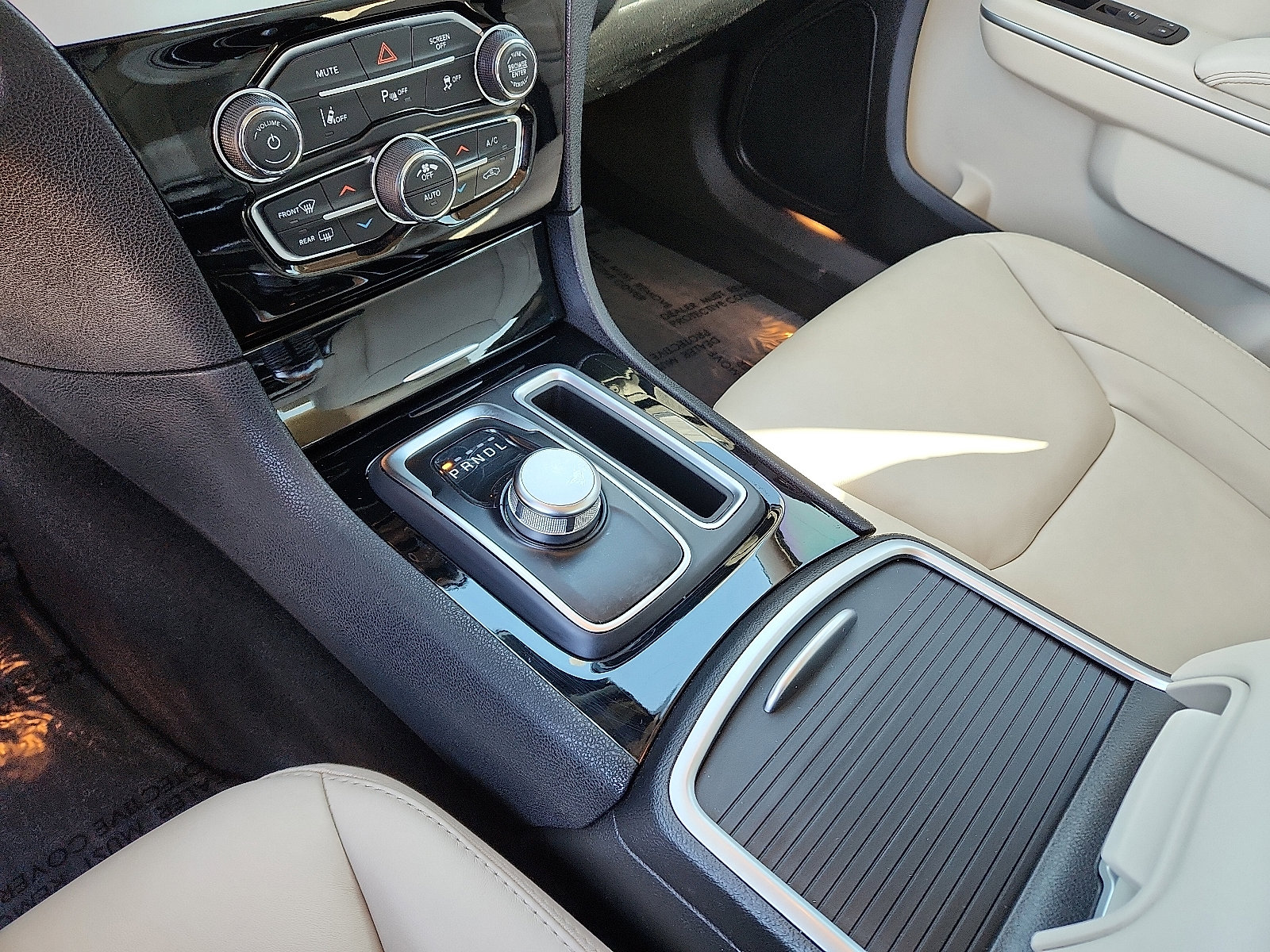 Used 2023 Chrysler 300 Touring L w/ Safetytec Plus Group image 19