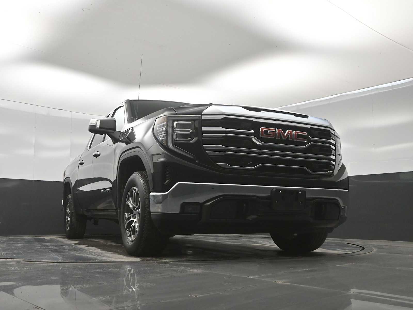 Used 2025 GMC Sierra 1500 SLT AWD/4WD image 33