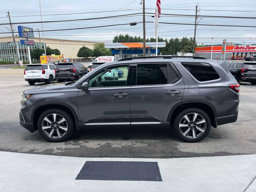 Used 2025 Honda Pilot Touring image 6