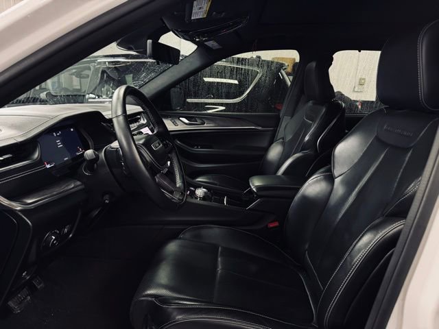 Used 2023 Jeep Grand Cherokee Overland w/ Adv Protech Group III image 19