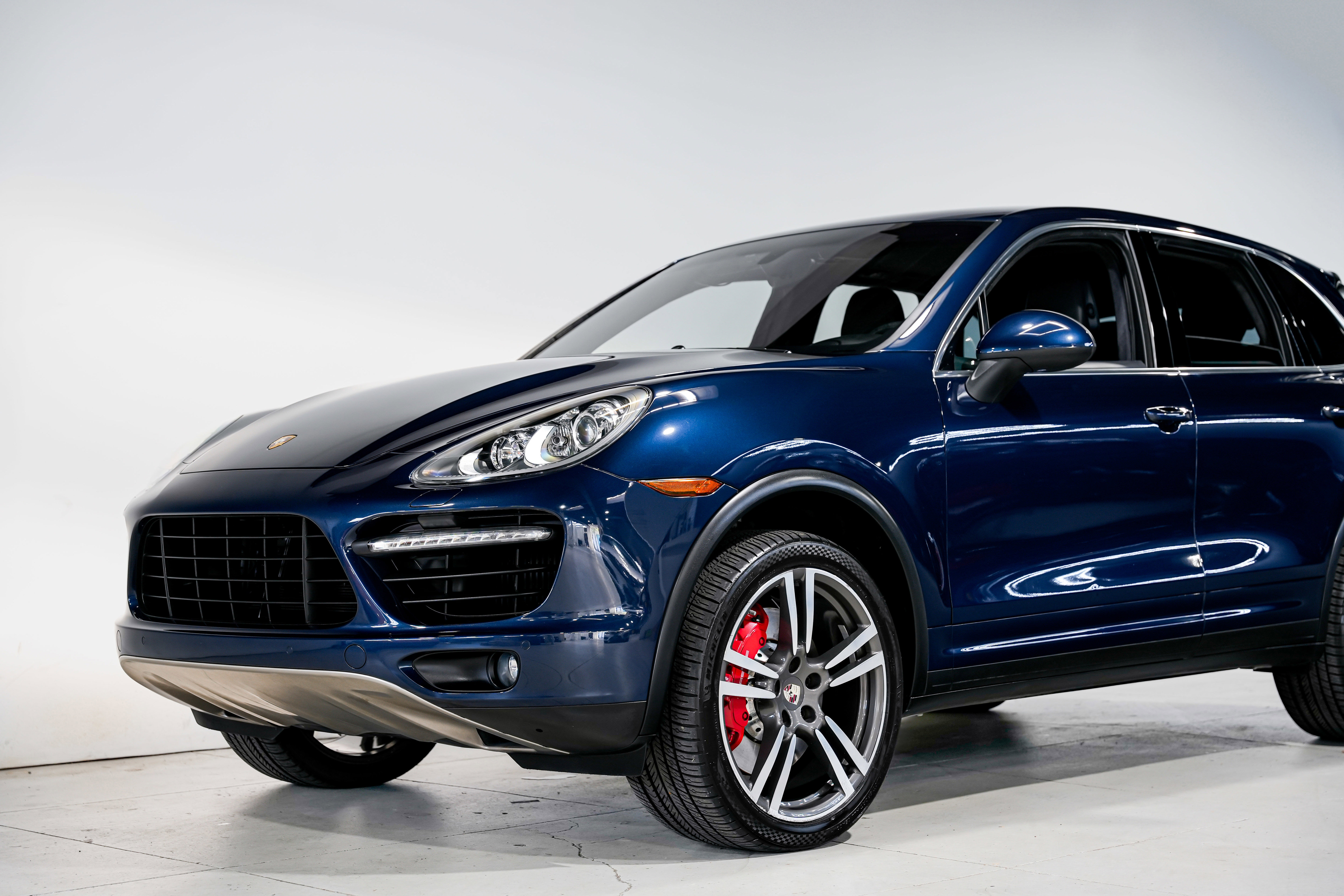 Used 2012 Porsche Cayenne Turbo image 38