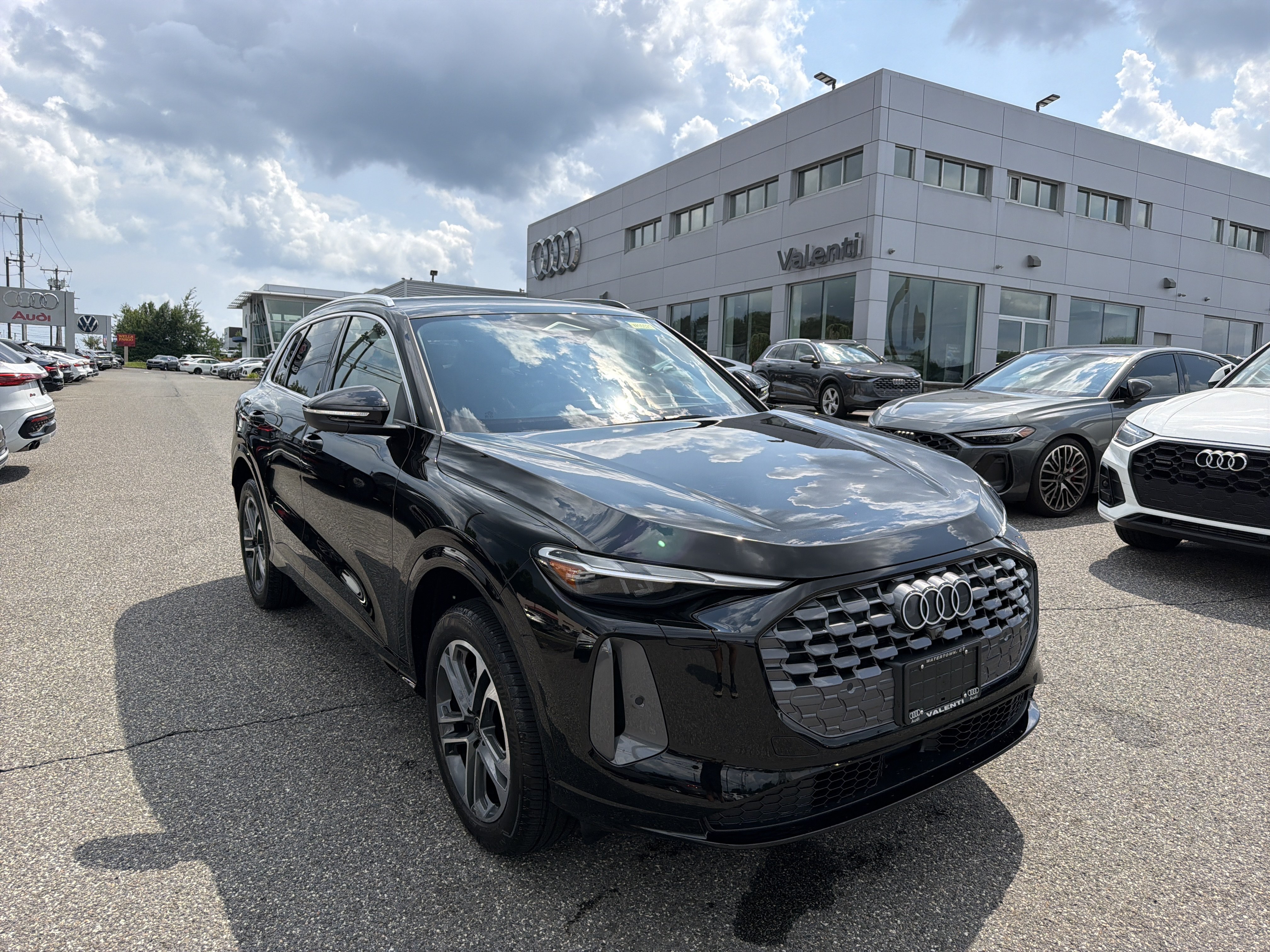 Certified 2025 Audi Q5 Premium w/ Convenience Package AWD/4WD image 1