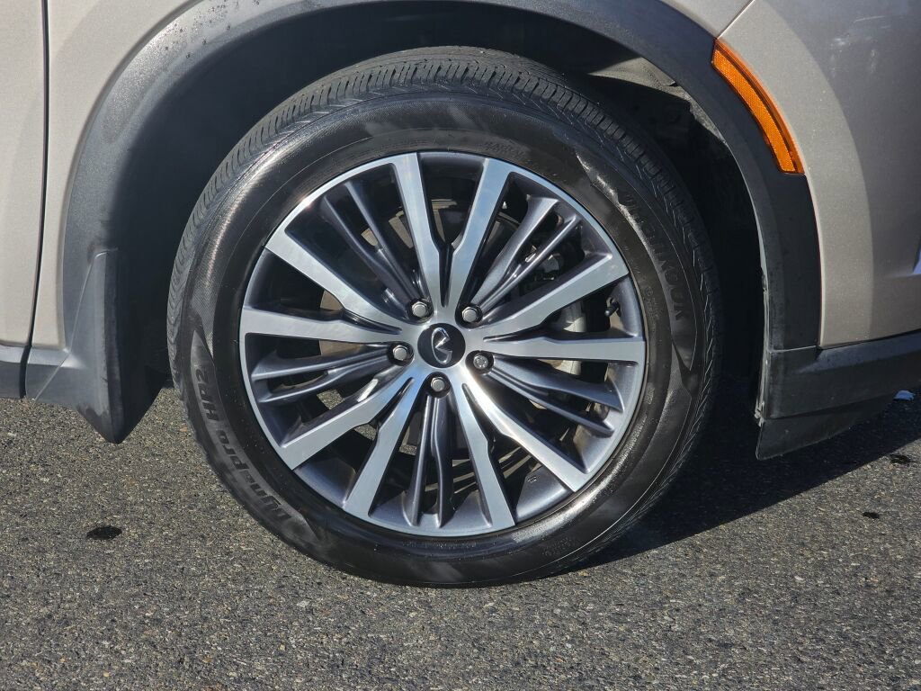 Used 2023 INFINITI QX60 Sensory w/ Vision Package AWD/4WD image 9