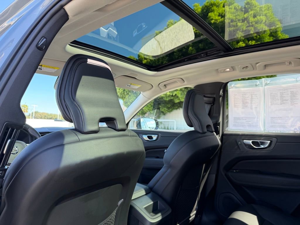 Used 2024 Volvo XC60 B5 Core image 18