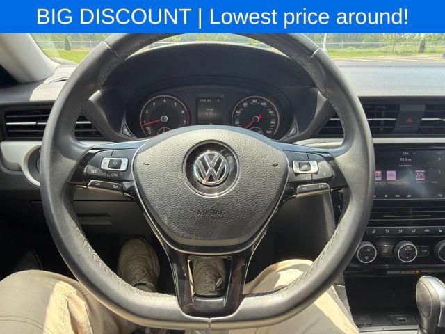Used 2022 Volkswagen Passat 2.0T SE FWD image 35