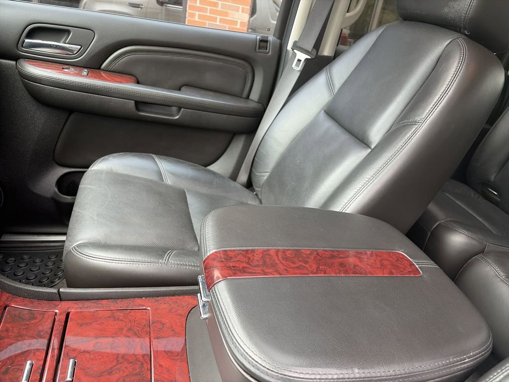 Used 2007 Cadillac Escalade EXT w/ Information Package AWD/4WD image 25
