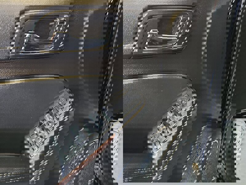 Used 2016 GMC Yukon SLT image 24