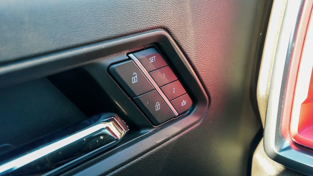 Used 2024 GMC Canyon AT4X w/ AT4X AEV Edition image 29