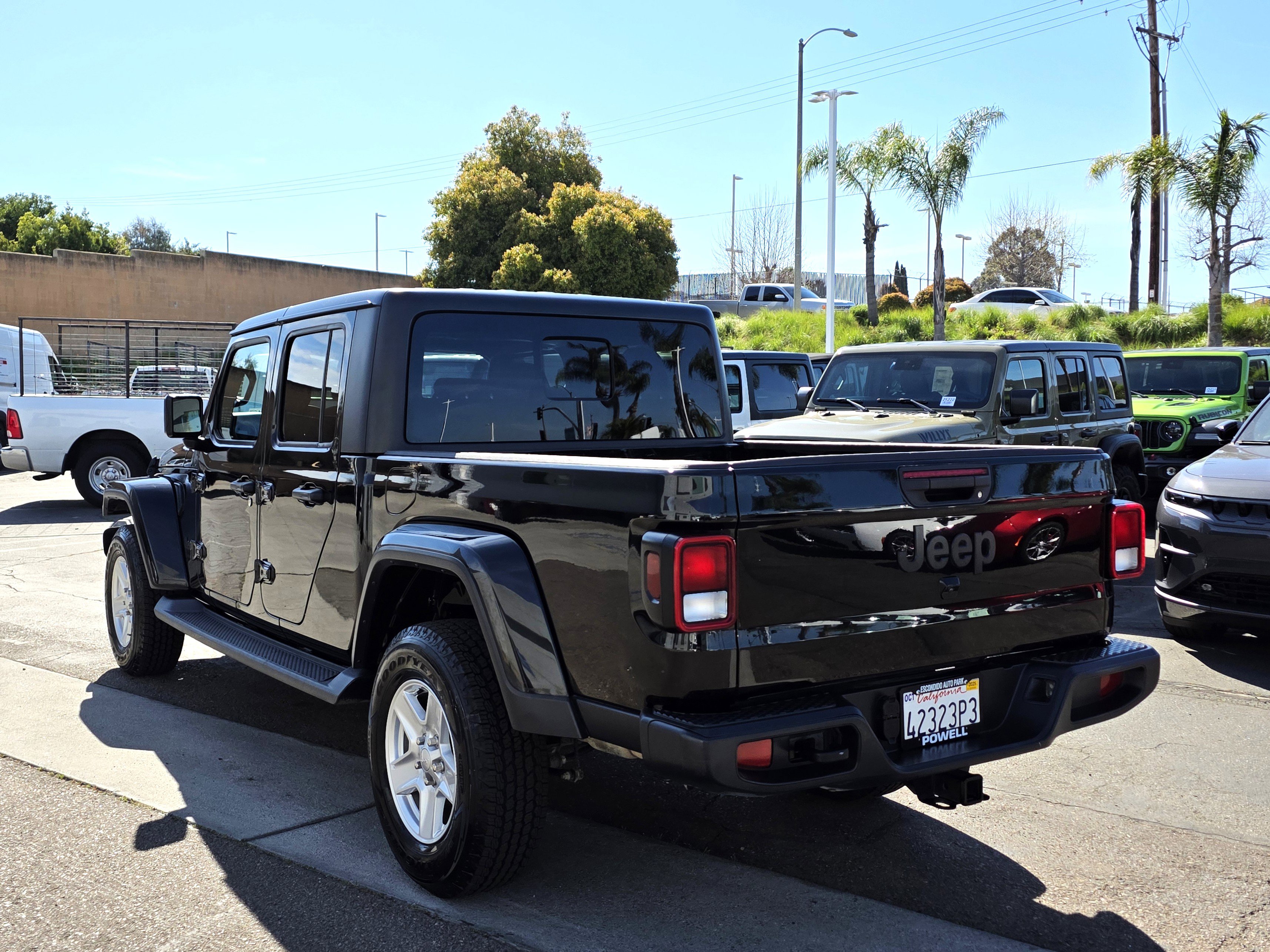 Certified 2023 Jeep Gladiator Sport image 3