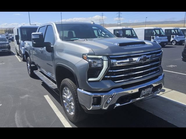 Used 2025 Chevrolet Silverado 3500 LTZ w/ LTZ Plus Package AWD/4WD image 2