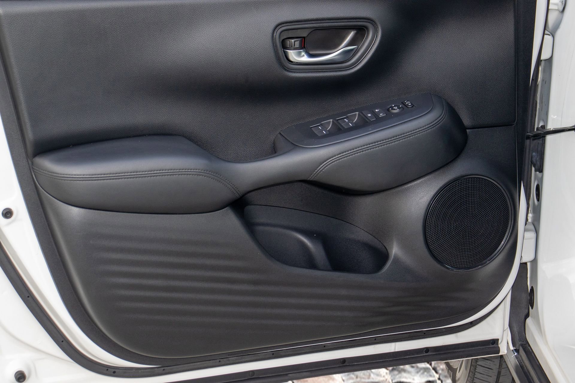 Certified 2024 Honda HR-V LX image 6