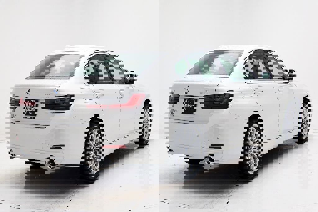 Used 2024 BMW 330i xDrive Sedan w/ Convenience Package image 9