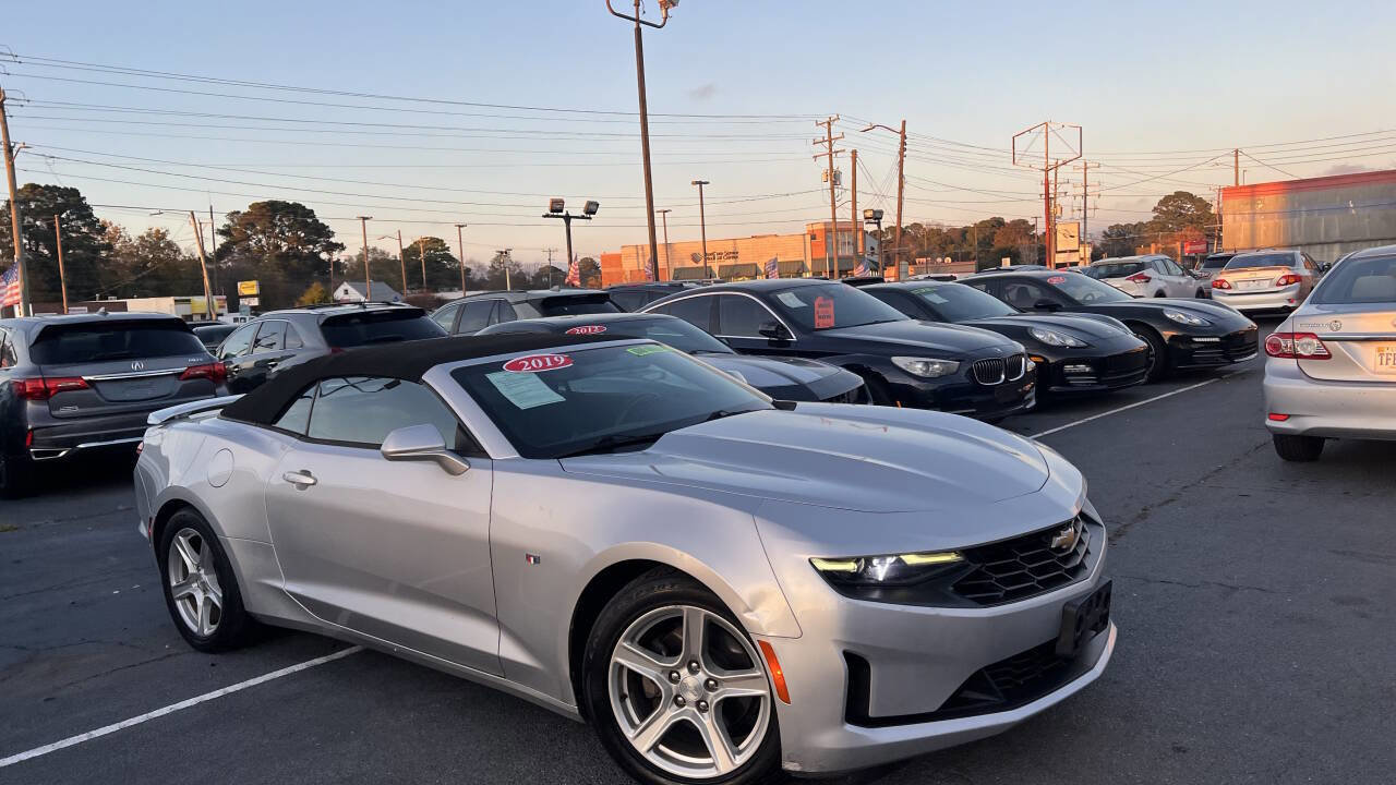 Used 2019 Chevrolet Camaro LT RWD image 1