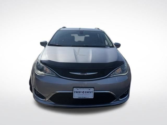 Used 2020 Chrysler Pacifica Touring-L FWD image 2