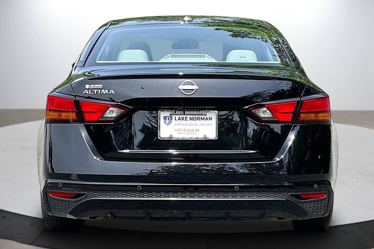 Used 2025 Nissan Altima 2.5 SV FWD image 8