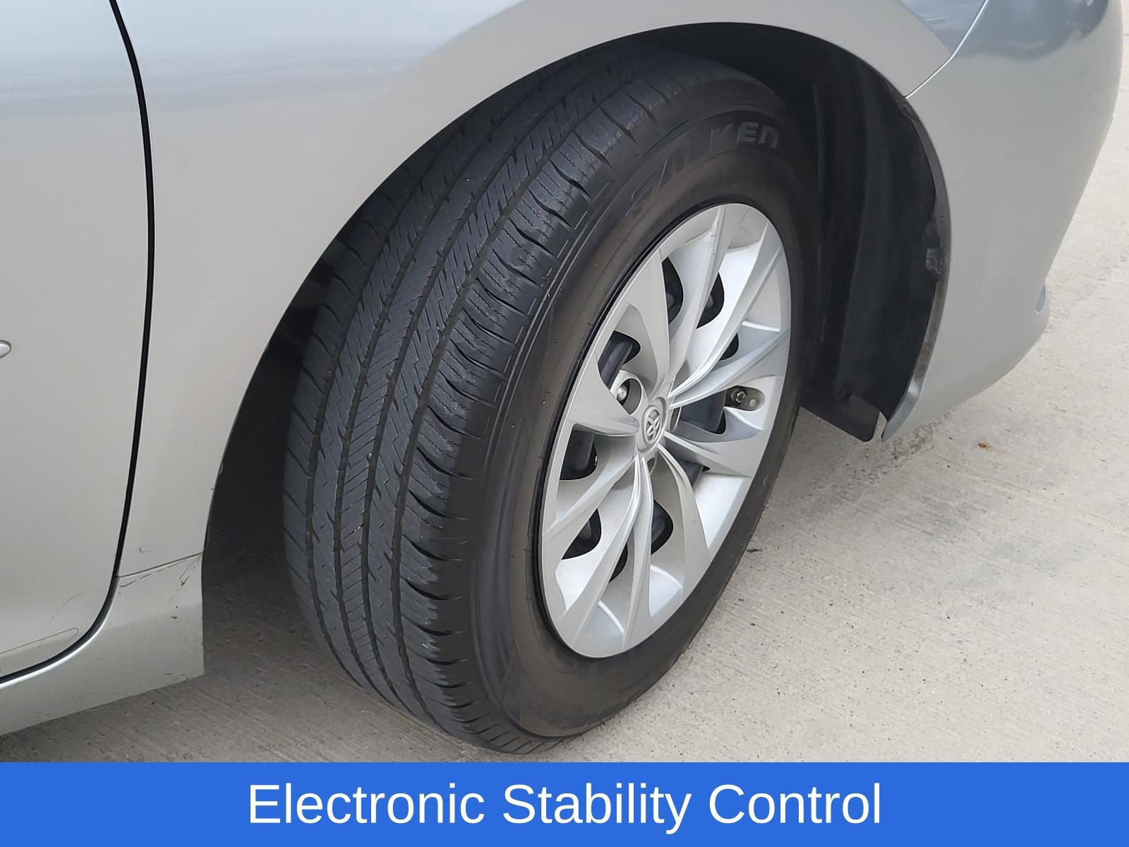 Used 2017 Toyota Camry LE image 7