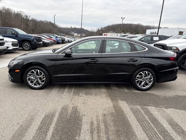 Used 2023 Hyundai Sonata SEL w/ Preferred Accessory Package image 2