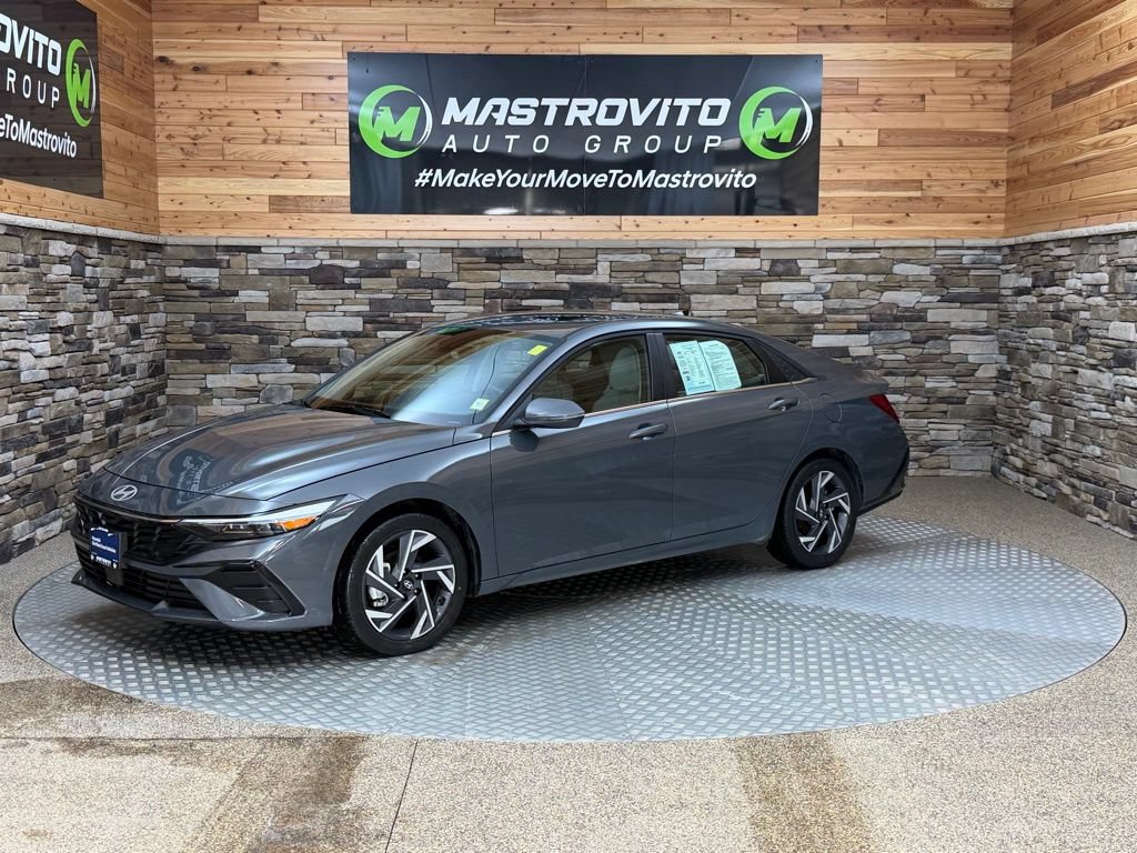 Used 2025 Hyundai Elantra Limited FWD image 5