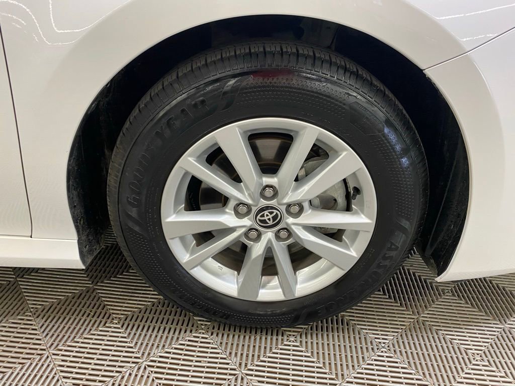 Used 2025 Toyota Camry LE w/ Convenience Package image 14