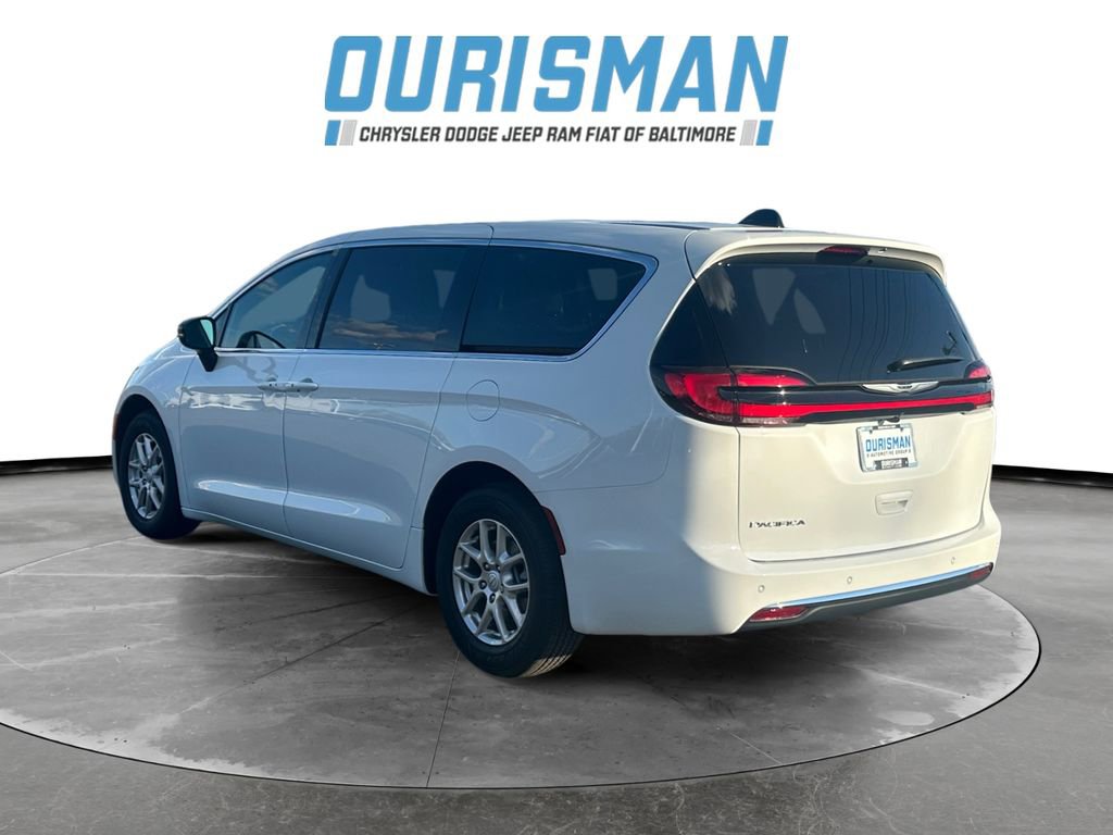 New 2026 Chrysler Pacifica Select image 4