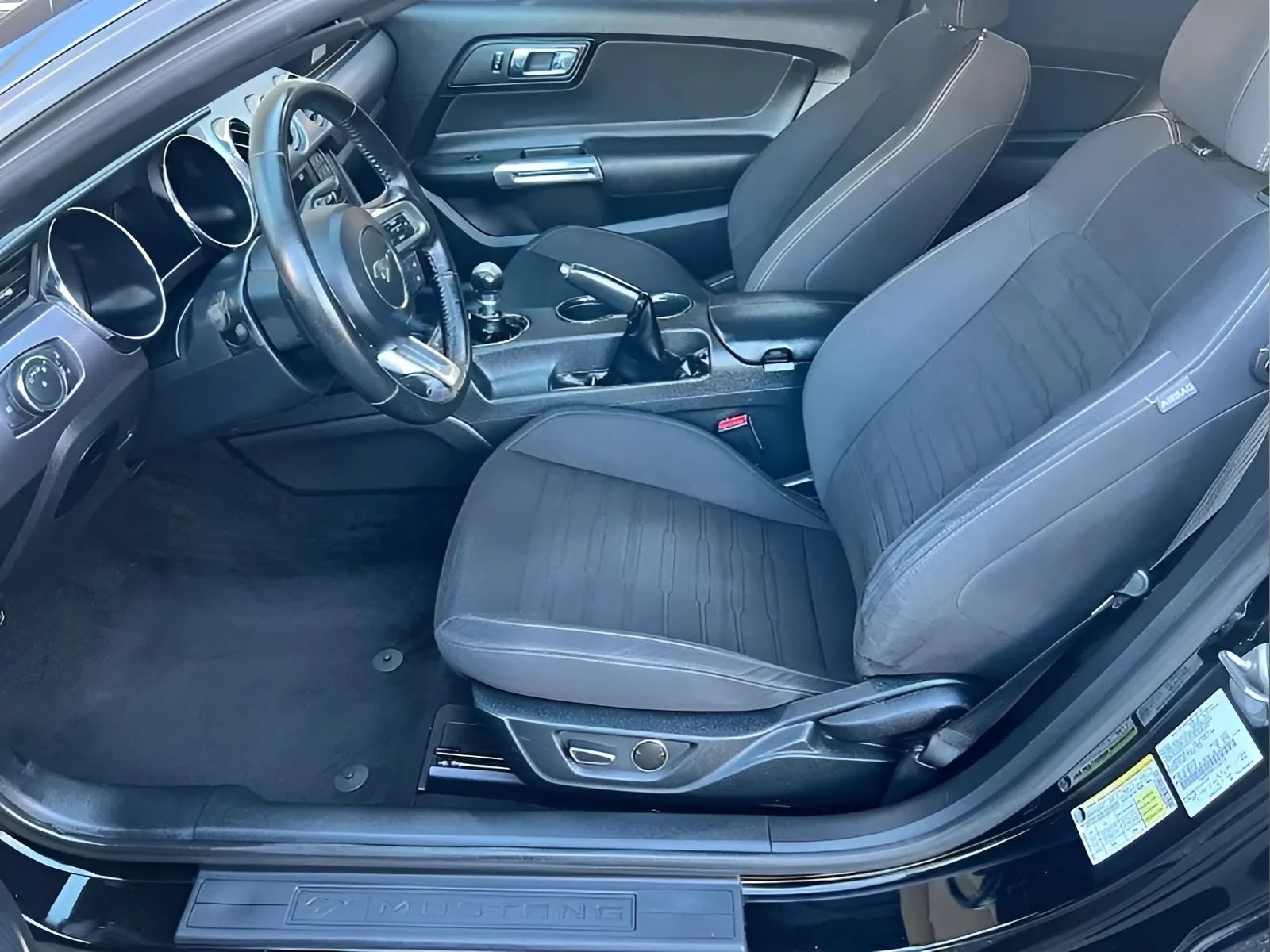 Used 2016 Ford Mustang Coupe RWD image 9