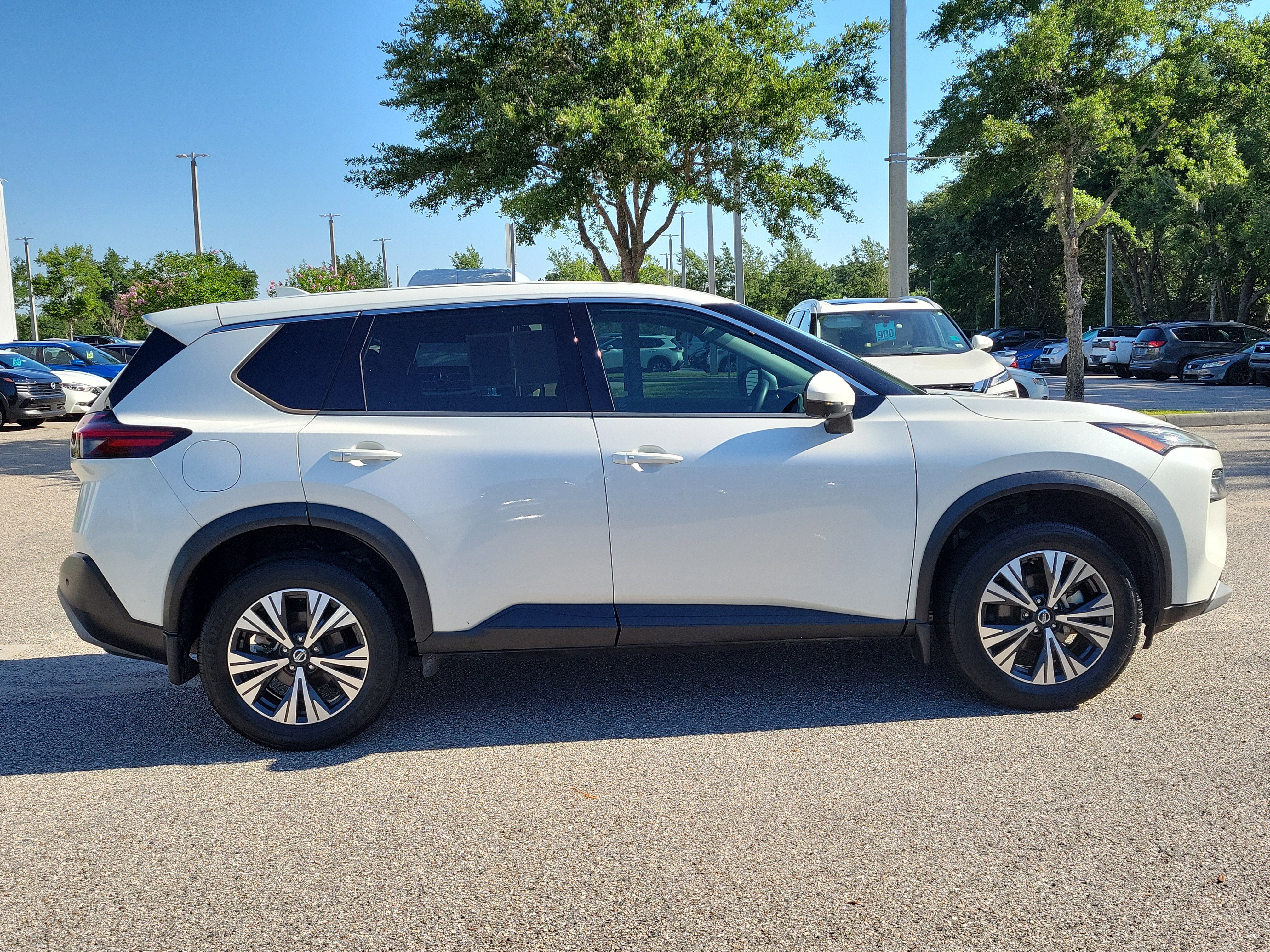 Used 2021 Nissan Rogue SV FWD image 4