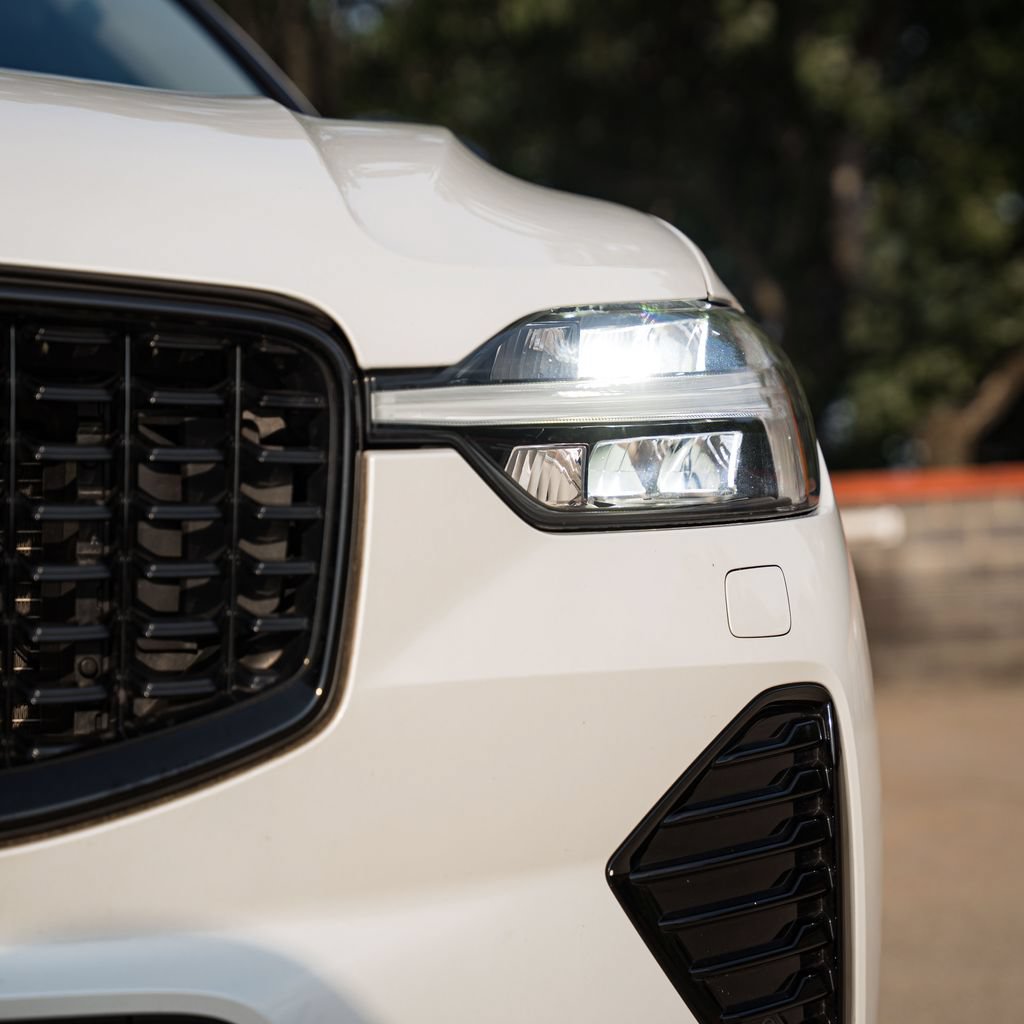 Certified 2024 Volvo XC60 B5 Plus w/ Protection Package Premier AWD/4WD image 3