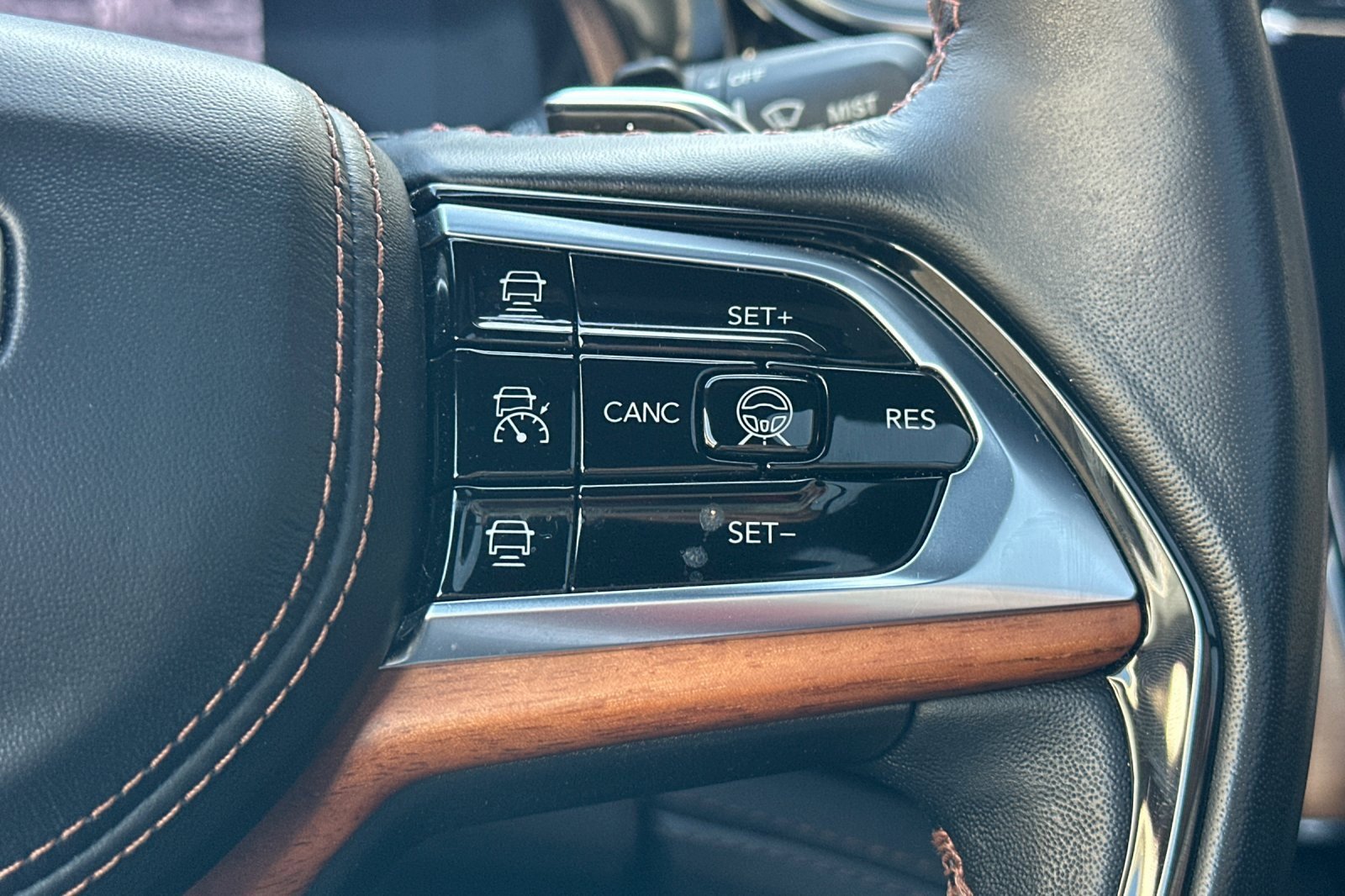 Used 2023 Jeep Grand Cherokee L Summit image 34