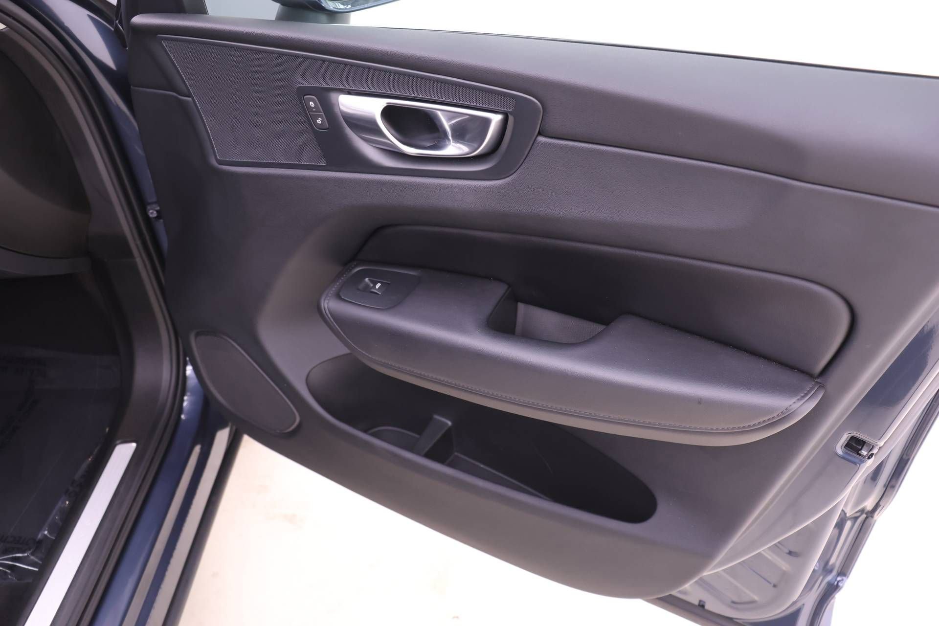 Certified 2023 Volvo XC60 B5 Plus image 23