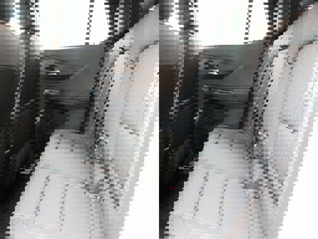 Used 2025 Buick Envista Avenir image 19