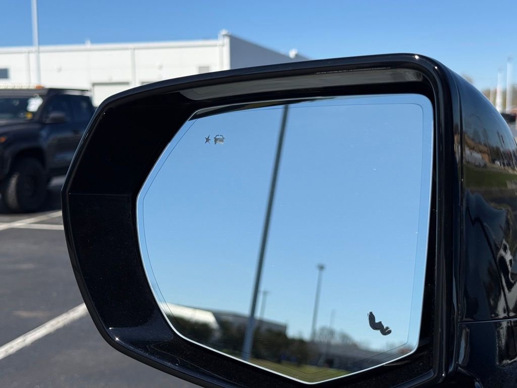 Used 2024 GMC Yukon XL Denali w/ Advanced Technology Package image 21