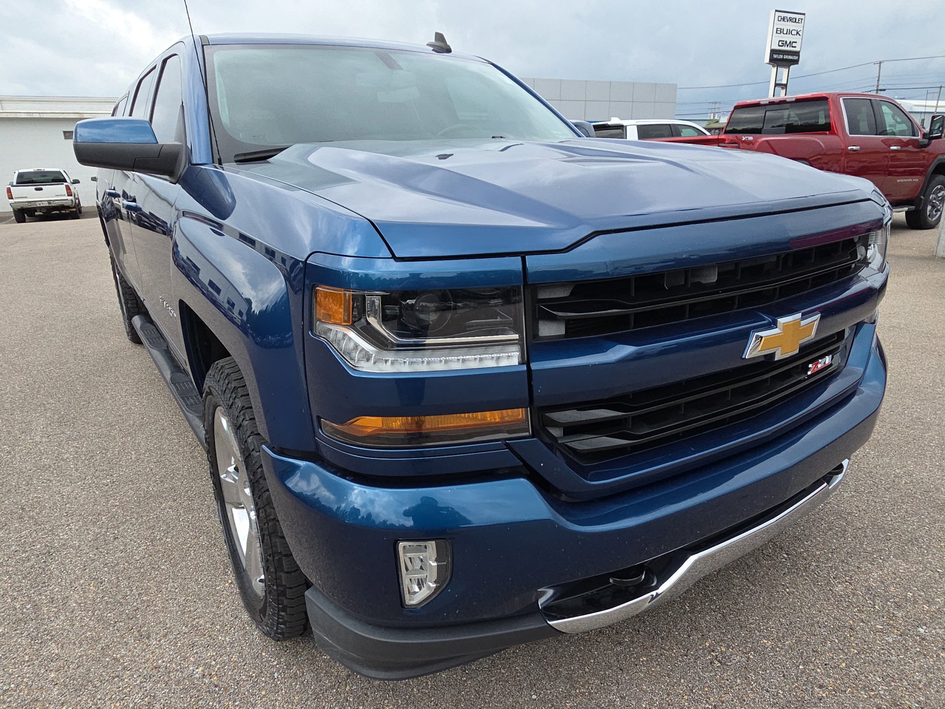 Used 2017 Chevrolet Silverado 1500 LT w/ All Star Edition AWD/4WD image 13