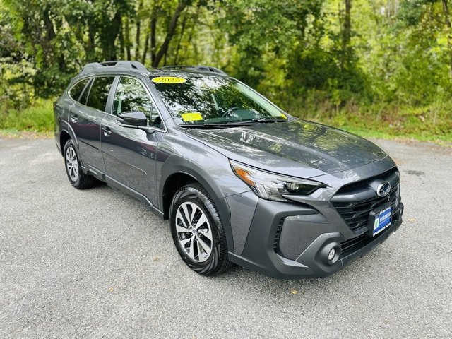 Used 2025 Subaru Outback Premium image 3