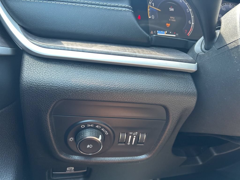 Used 2023 Jeep Grand Cherokee Limited AWD/4WD image 21
