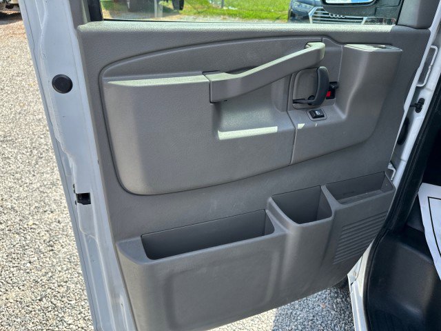 Used 2017 Chevrolet Express 2500 RWD image 21