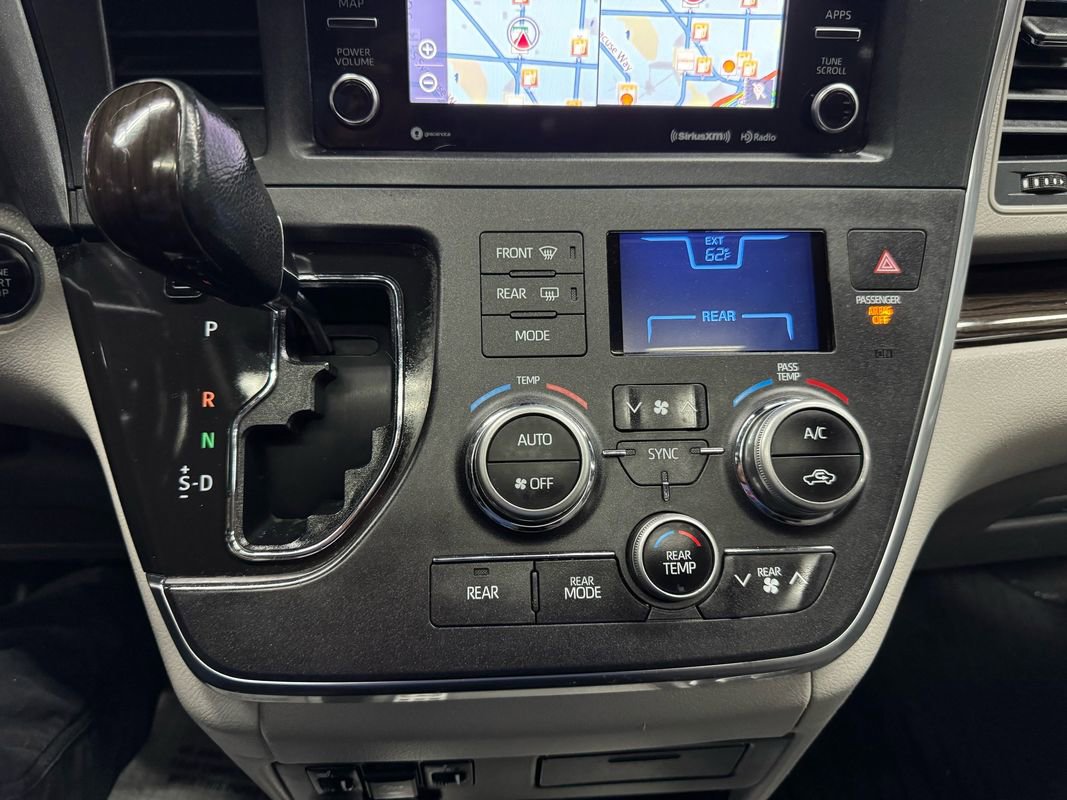 Used 2018 Toyota Sienna XLE Premium AWD/4WD image 28