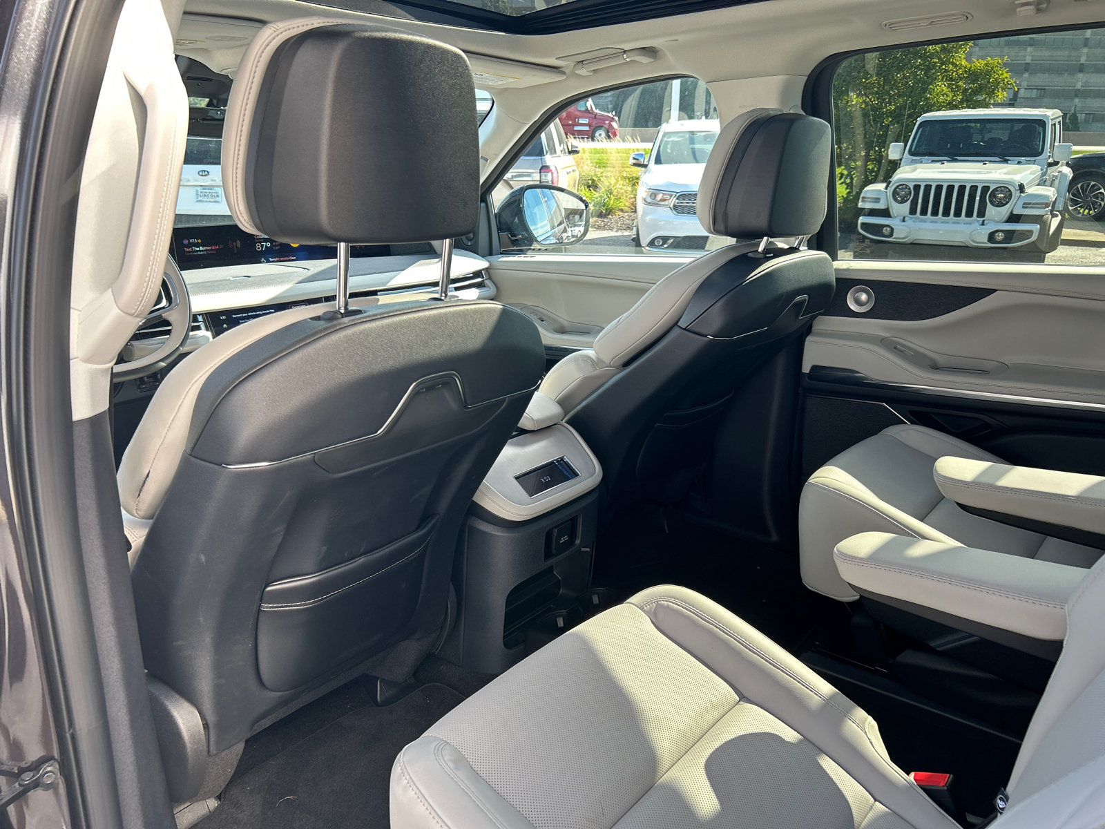 New 2026 Lincoln Navigator Reserve AWD/4WD image 33