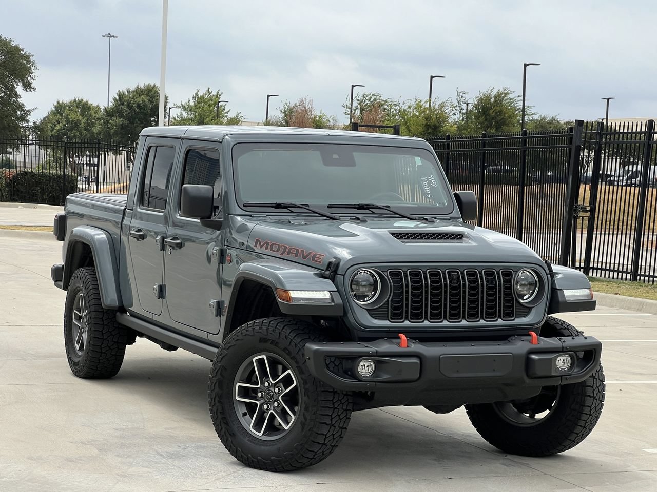 Used 2025 Jeep Gladiator Mojave AWD/4WD image 2