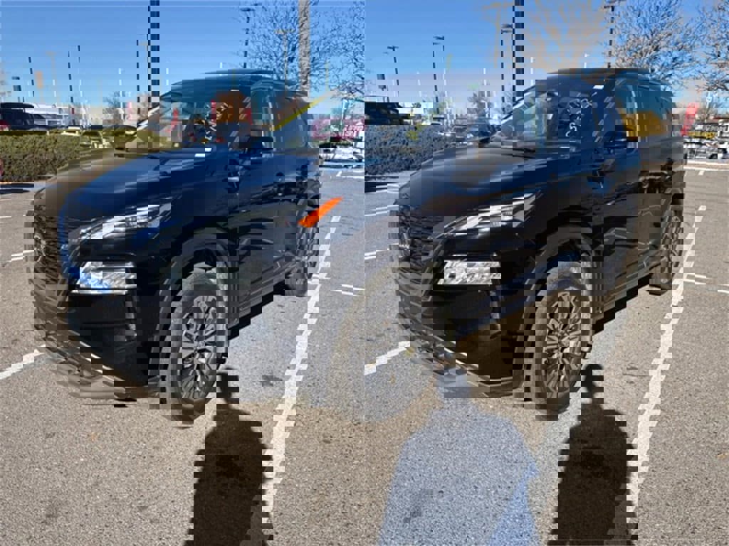 Used 2023 Nissan Rogue SV image 7