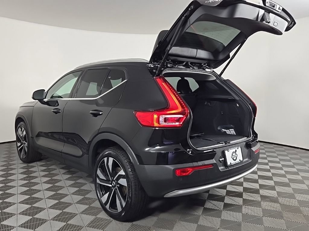 Certified 2024 Volvo XC40 B5 Ultimate w/ Climate Package image 11