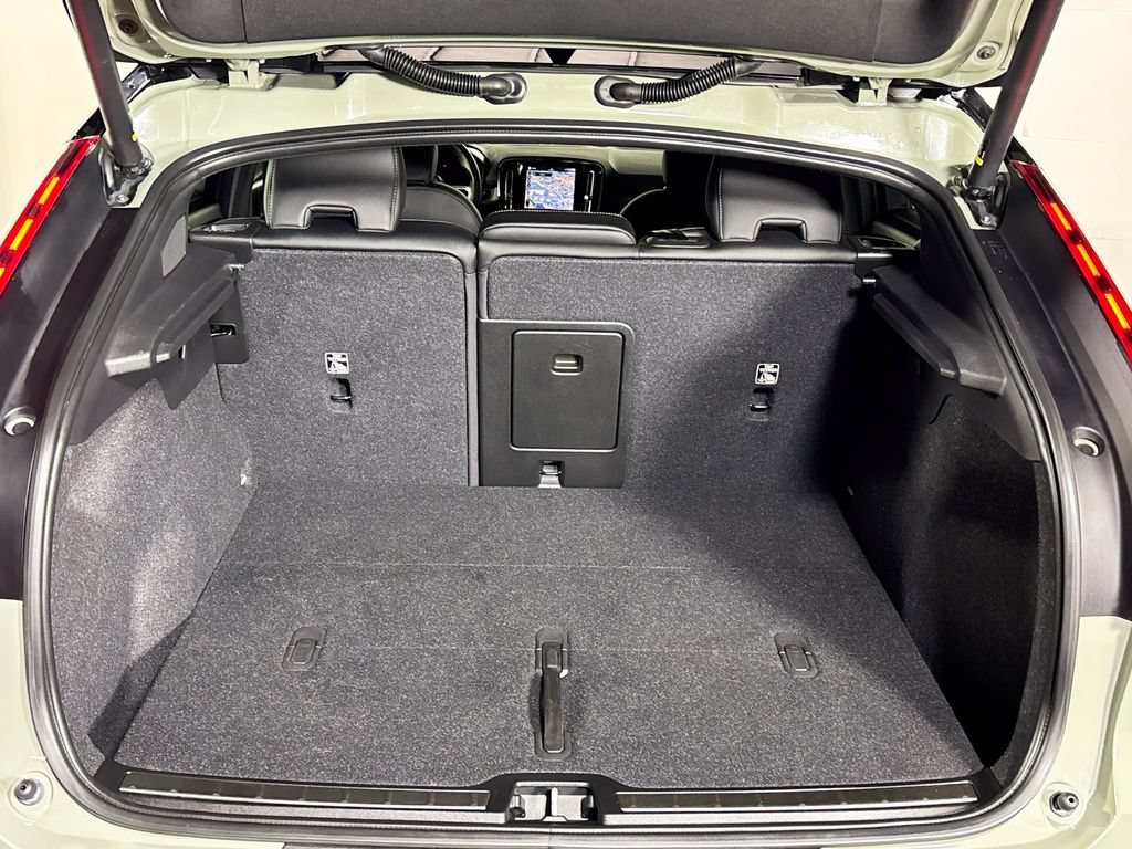 Used 2022 Volvo C40 P8 Recharge Ultimate AWD/4WD image 22