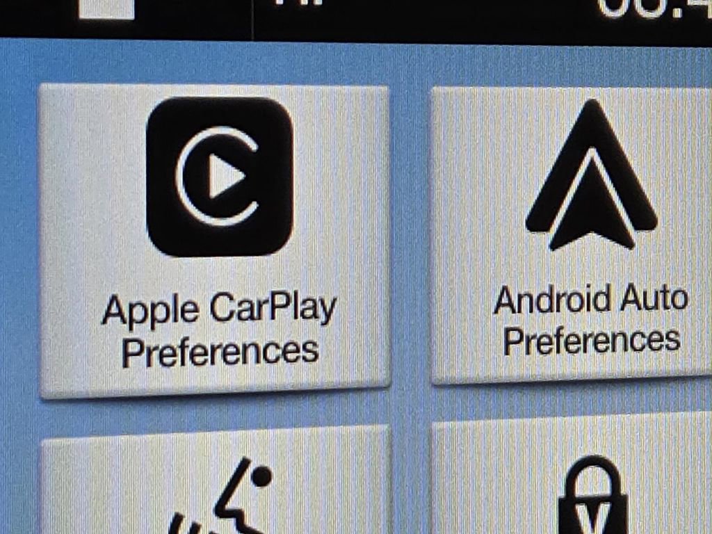 Used 2017 Ford F250 Lariat w/ Chrome Package image 3