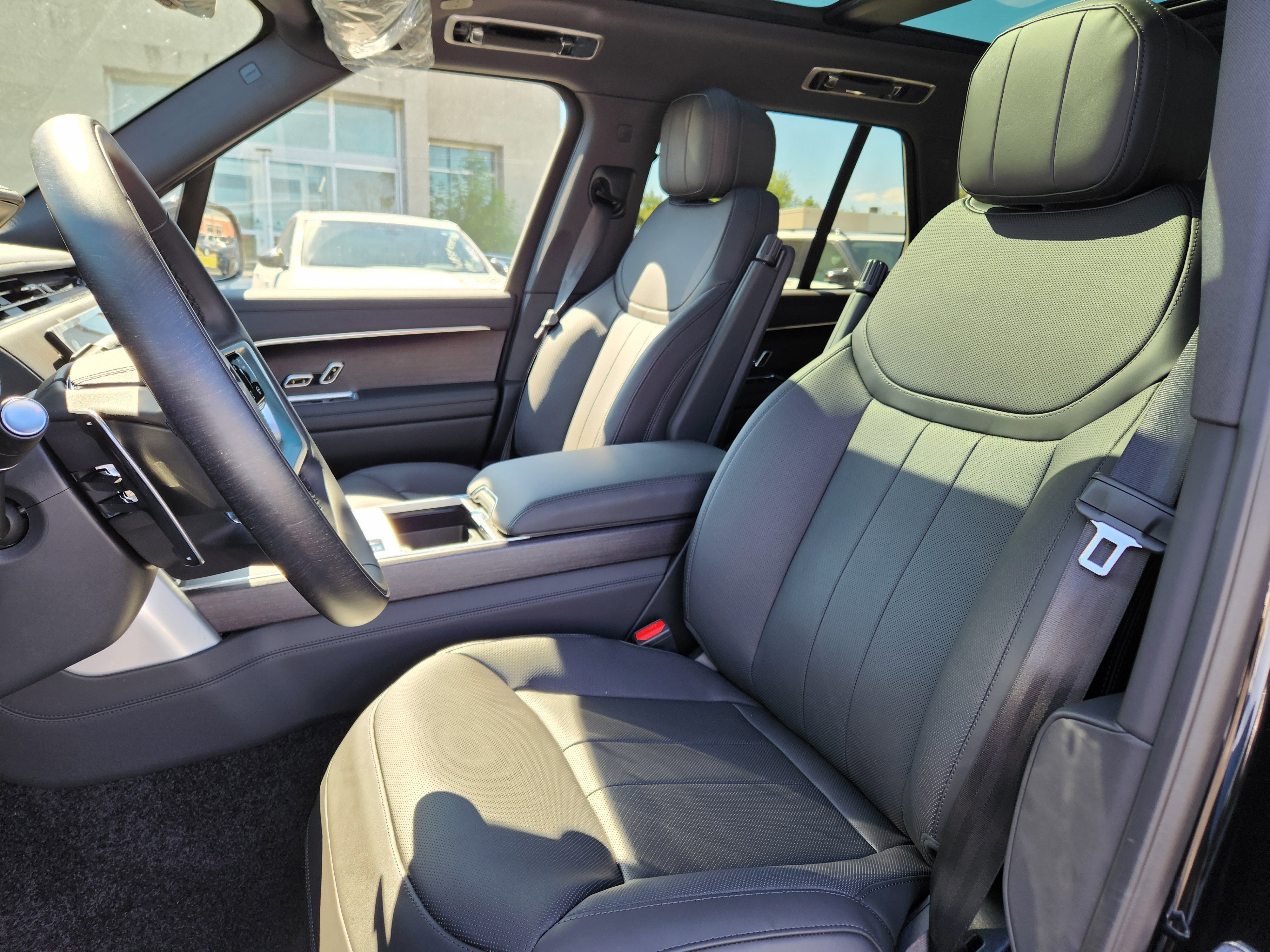 Used 2025 Land Rover Range Rover SE image 8